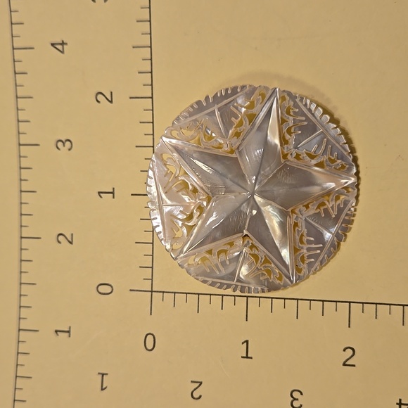Carved Mother of Pearl Bethlehem Star Brooch - Picture 3 of 3